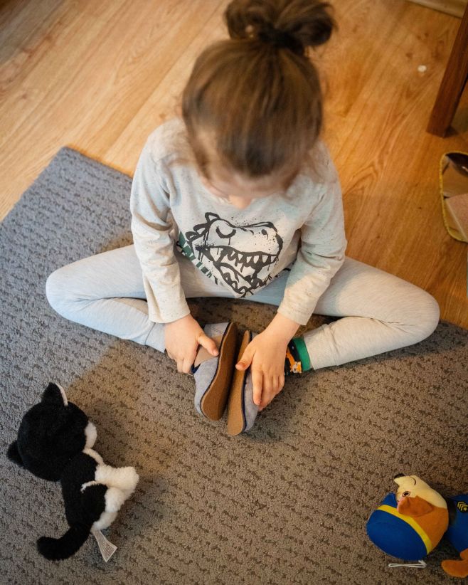 Kdo má doma naše pexesa a poznává tuto pozici? #tipzpohybovky pexeso vysypejte do klobouku nebo do misky a vytahujte si...